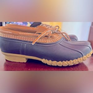 LL Bean boots-size 8, navy (recommended to size down FULL size)